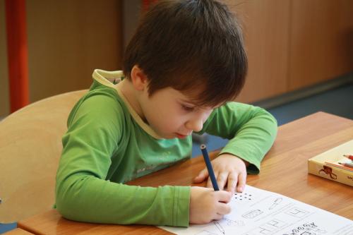 儿童智力测试仪系统指出了对父母教育儿童智力的误解